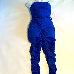 Chase the bag pants with matching crop top. Color royal blue